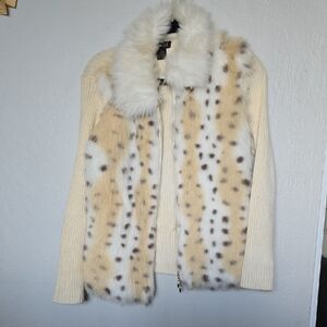 CAPRI Elegant Cream and White Faux Fur Sweater